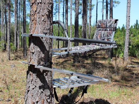 Combo hunter deluxe seat facing tree