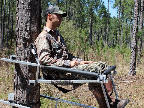 Combo hunter facing away from tree foot rest